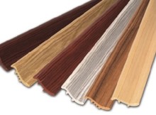 Плінтус дерев'яний для підлоги або стелі