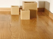 Велика кількість дощок для підлоги із одного дерева