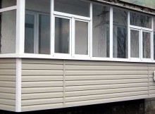 Обшивка балкона сайдингом