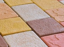 Плитка тротуарна своїми руками робиться дуже легко.