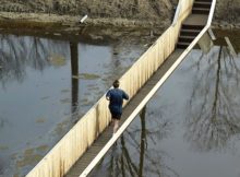 Невидимий міст в Нідерландах.